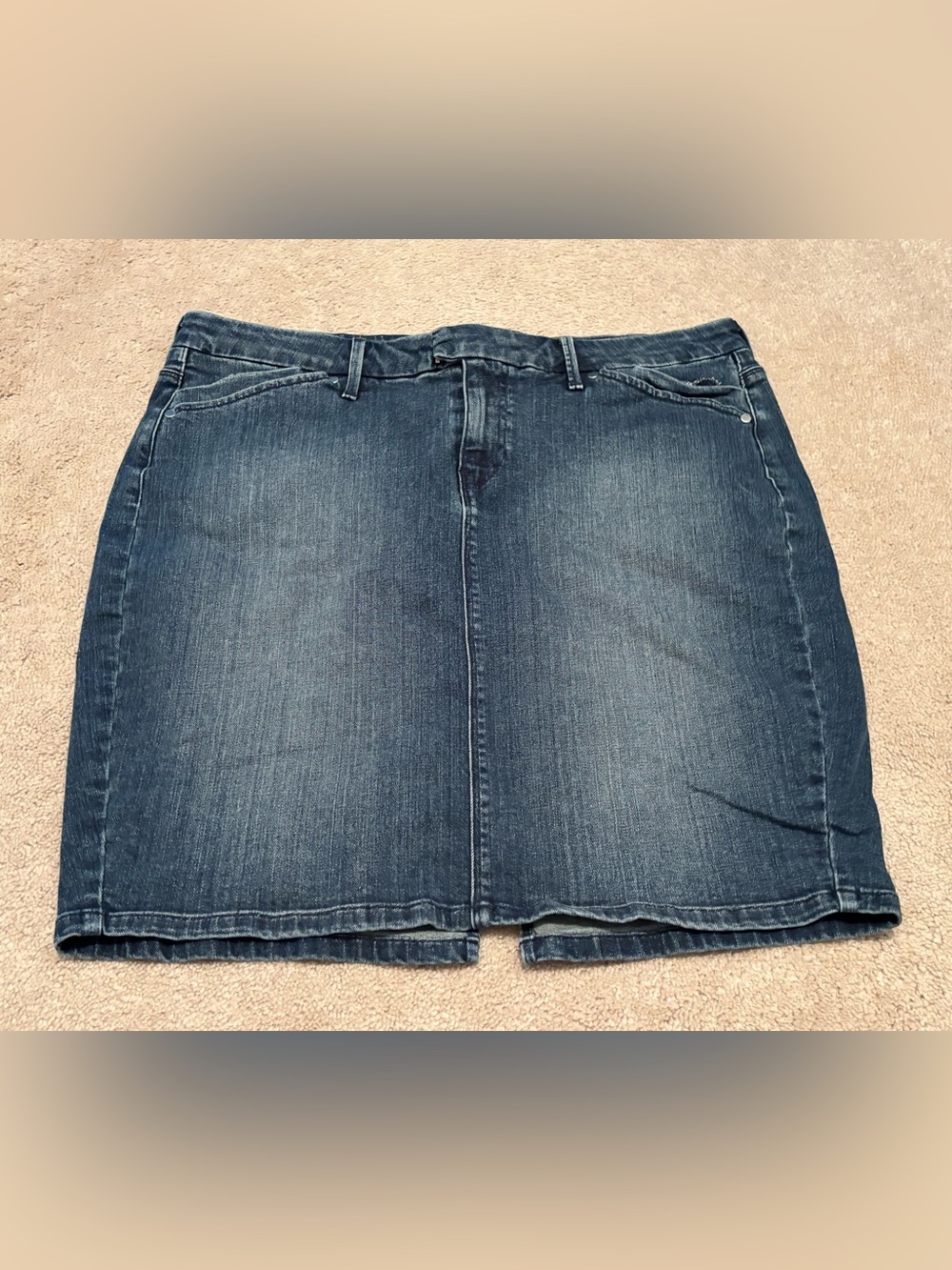 Levi’s Denim Pencil Skirt Women’s Size 14 32 Classic Blue Pockets Back Slit
